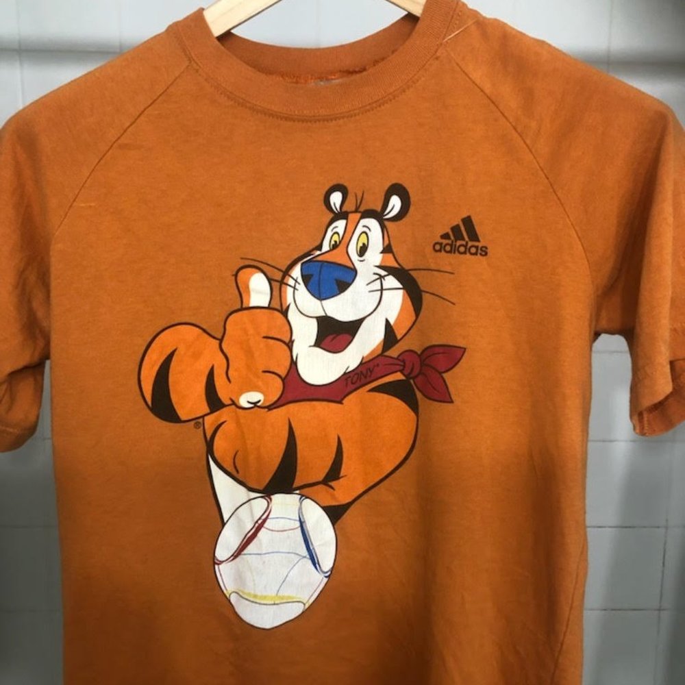 VINTAGE RARE TONY THE TIGER ADIDAS T SHIRT SIZE MEDIUM MADE IN CANADA